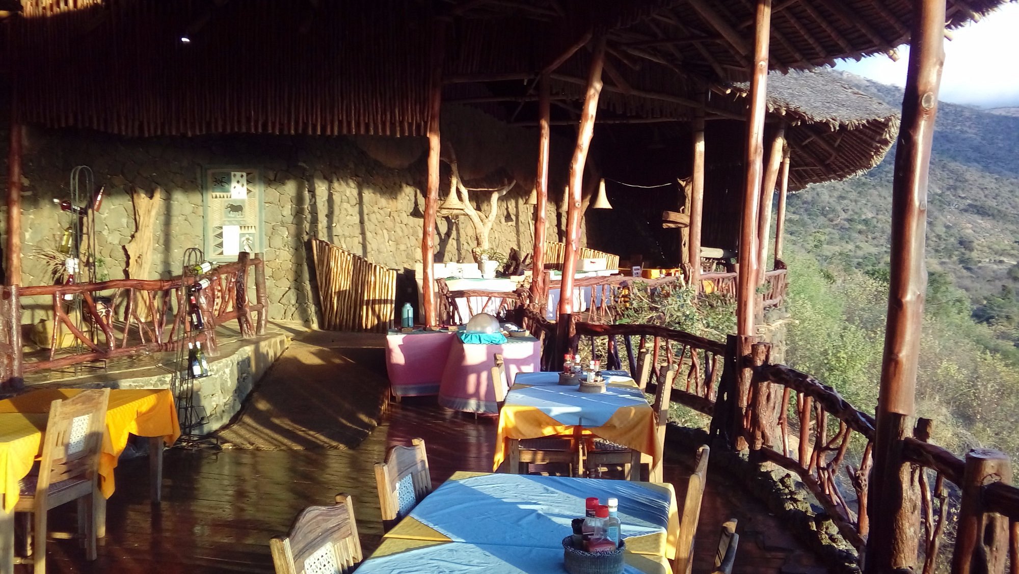 Rhino Valley Lodge