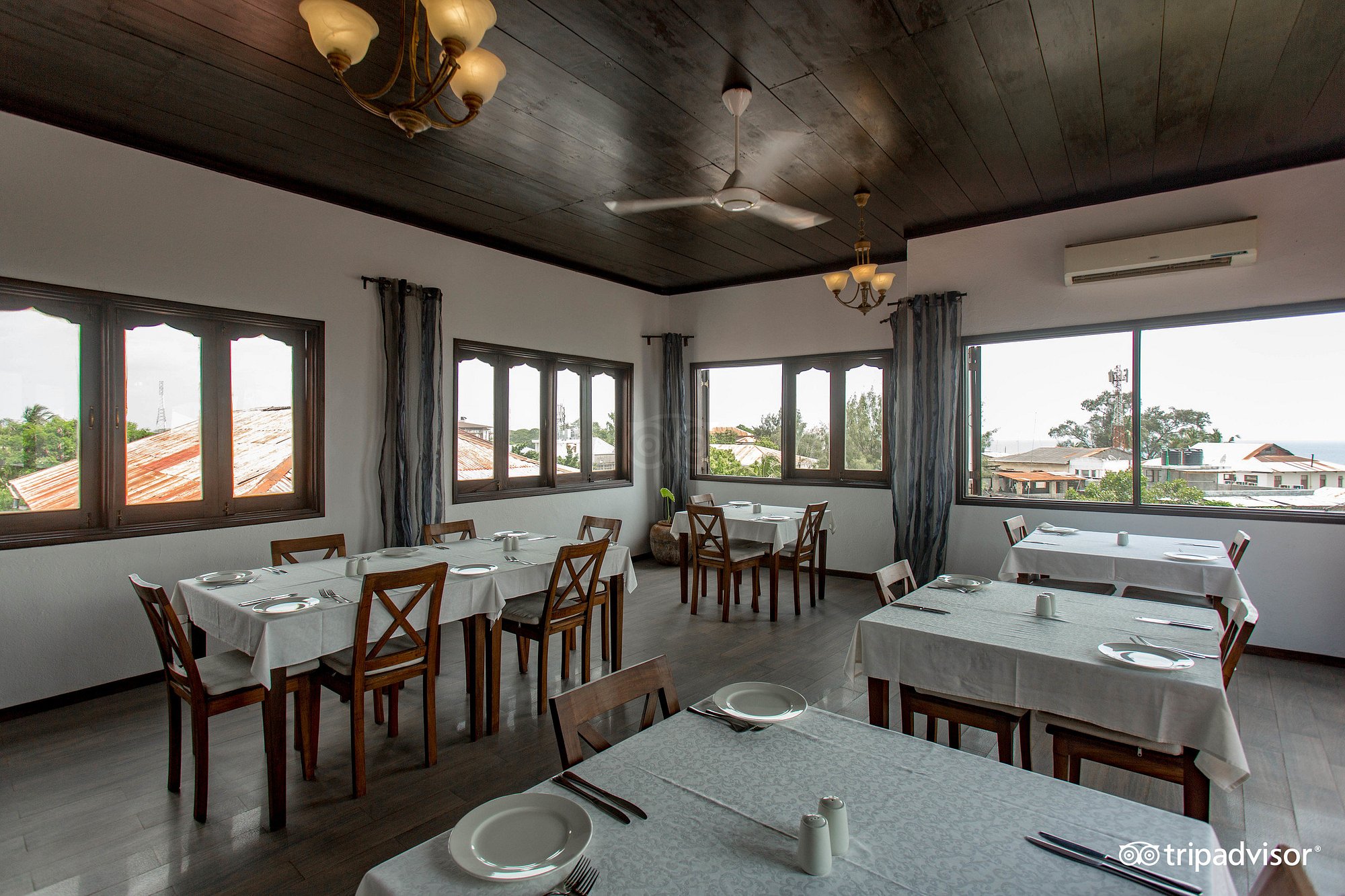 Kisiwa House