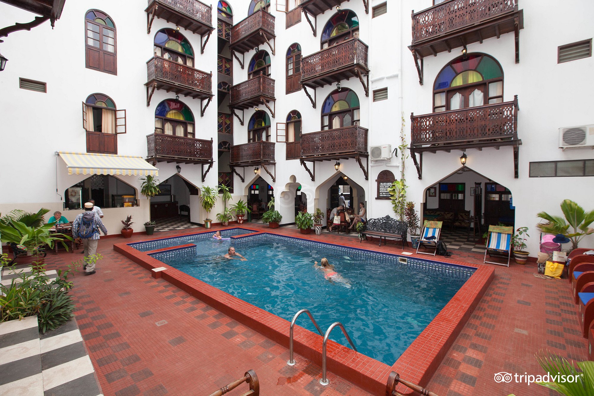 Dhow Palace Hotel image 3