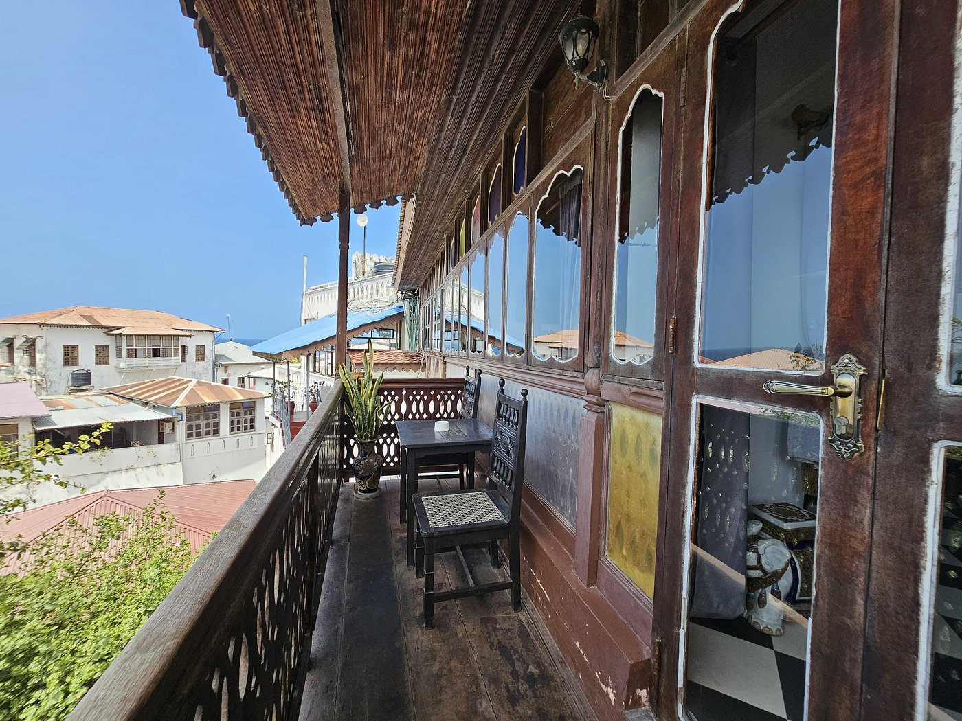 Dhow Palace Hotel