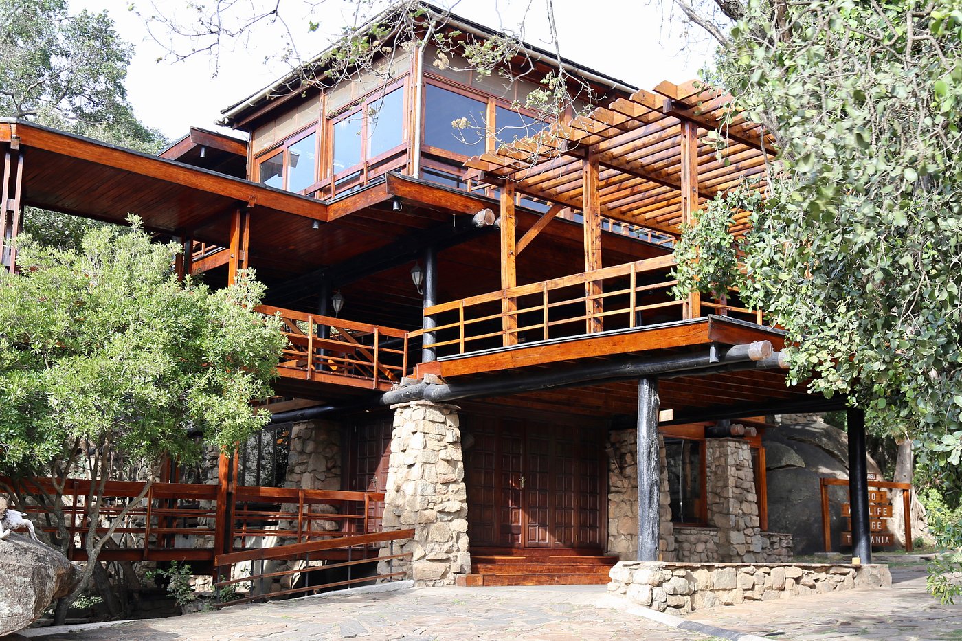 Lobo Wildlife Lodge