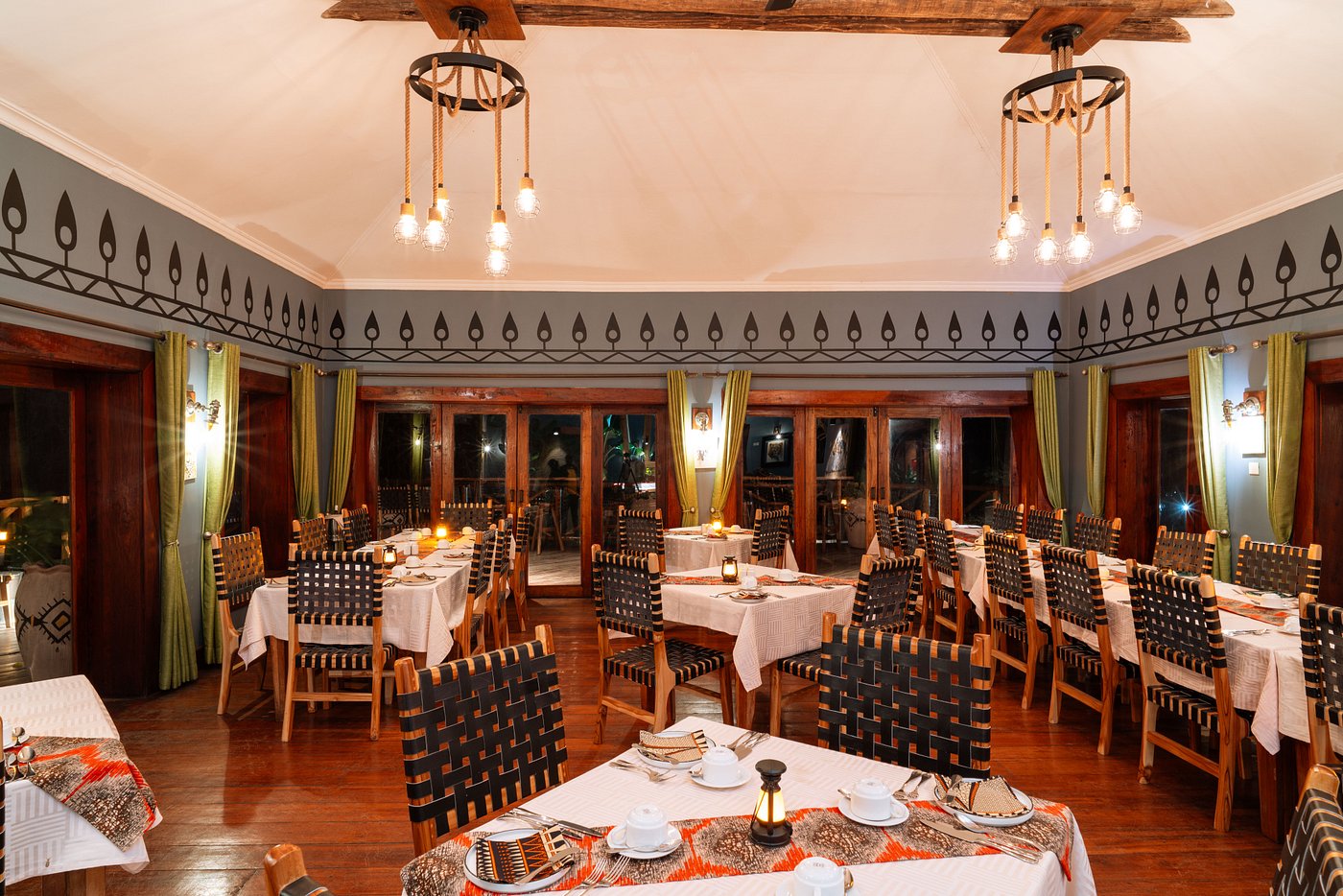 Escarpment Luxury Lodge image 2