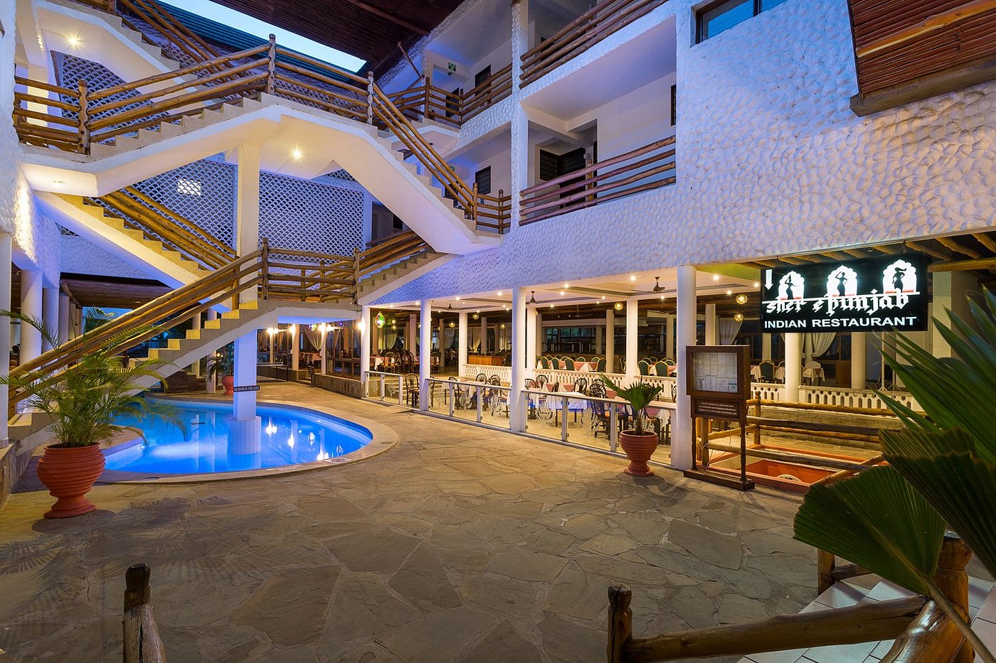 Travellers Beach Hotel & Spa