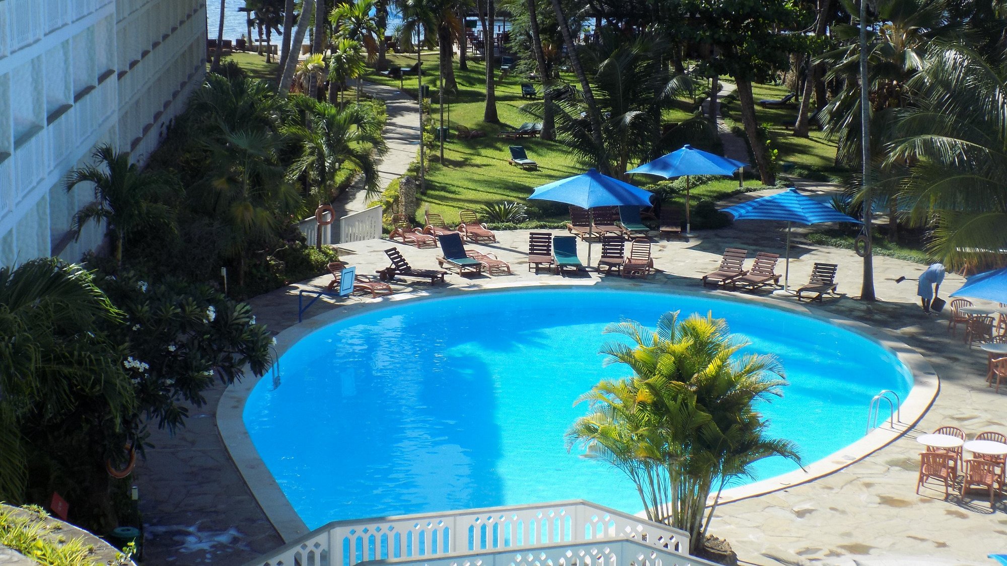 Travellers Beach Hotel & Spa image 1
