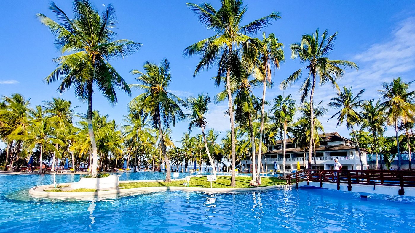 PrideInn Flamingo Beach Resort
