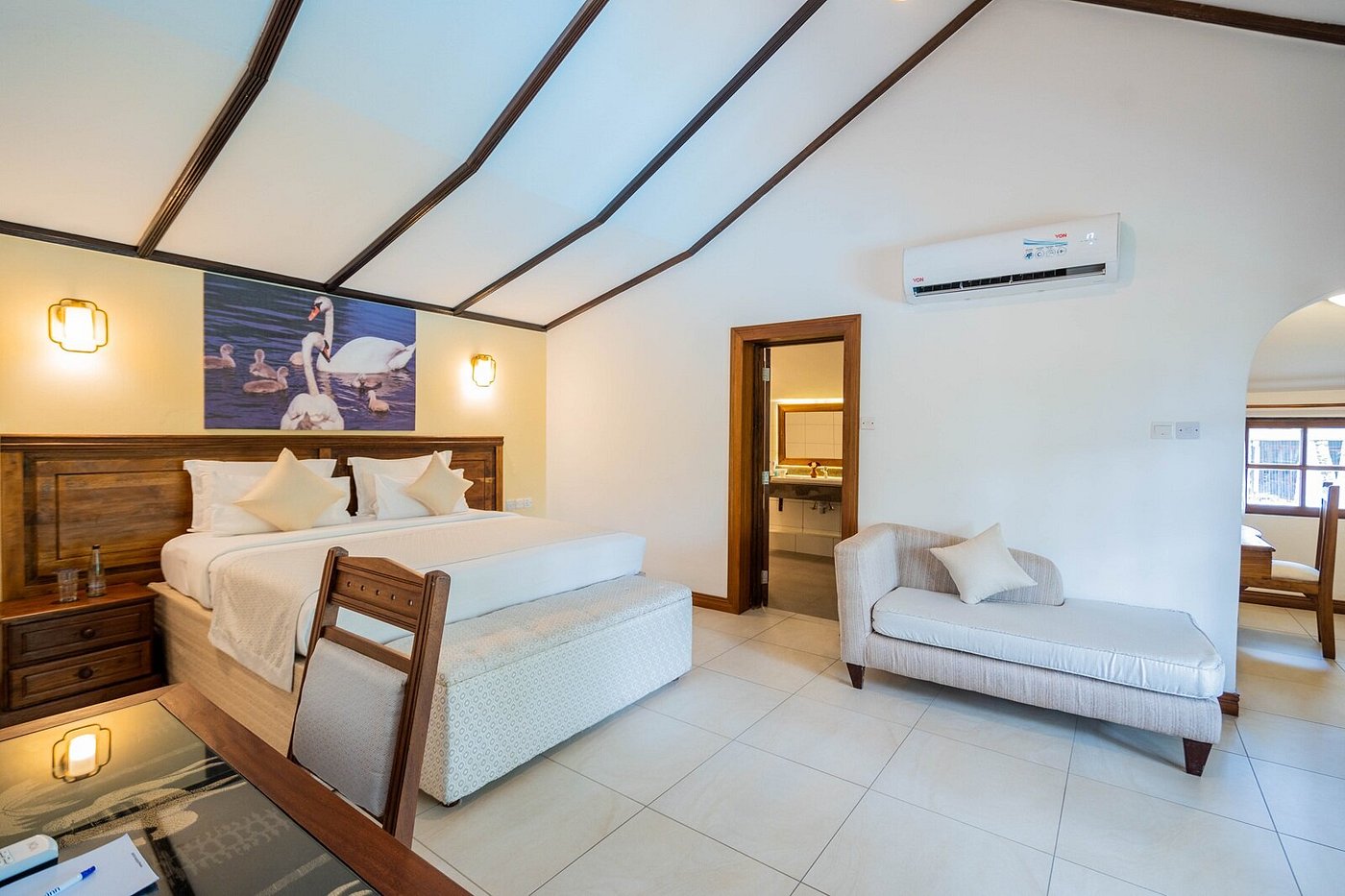 PrideInn Flamingo Beach Resort image 3