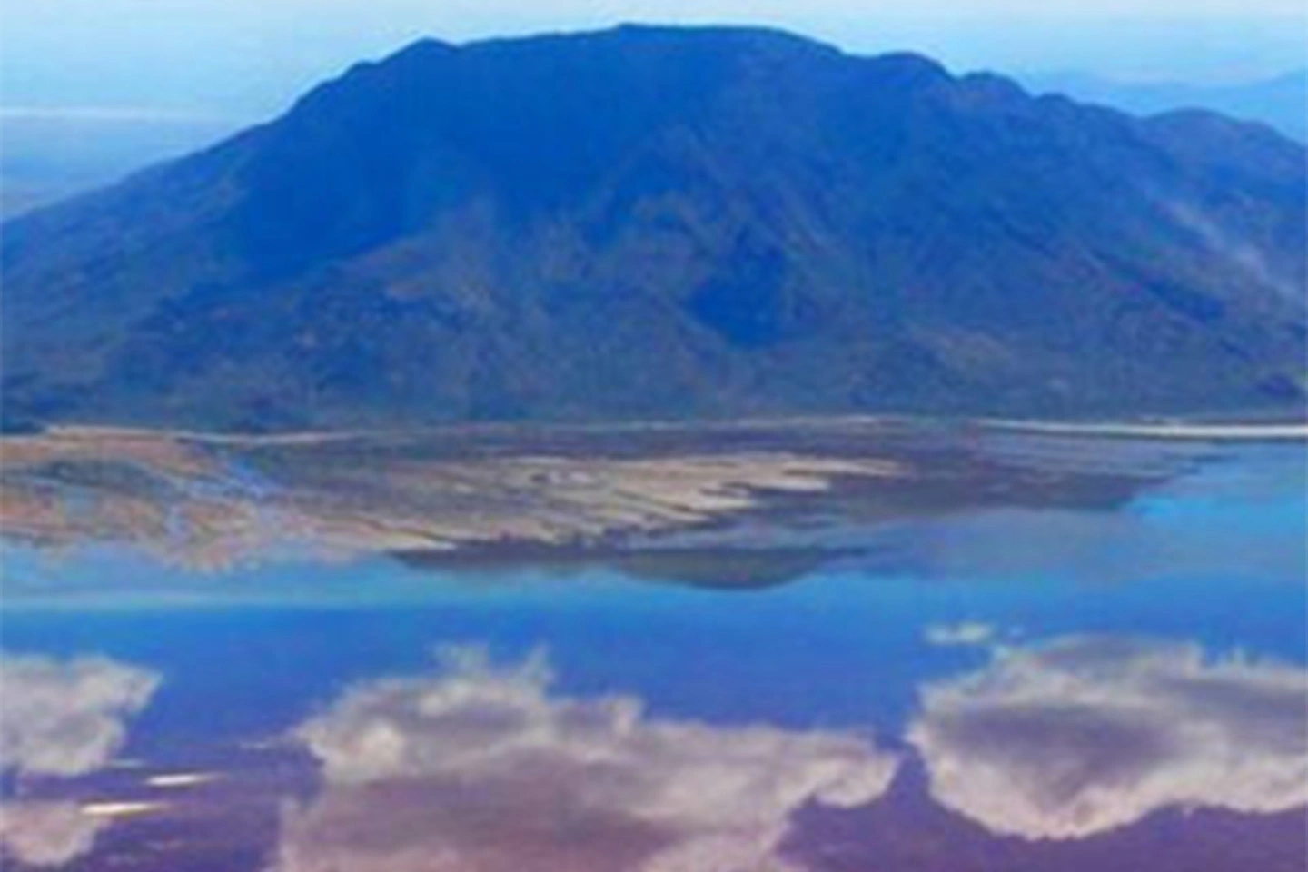 Lake Natron image 2
