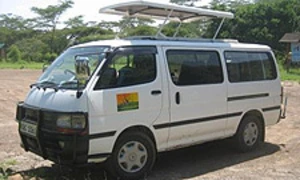 Safari Minivan Image